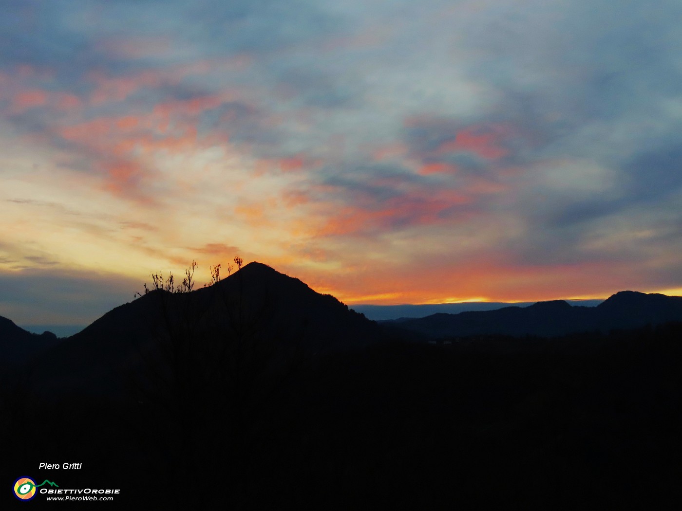 05 Colori del tramonto al Monte Gioco.JPG